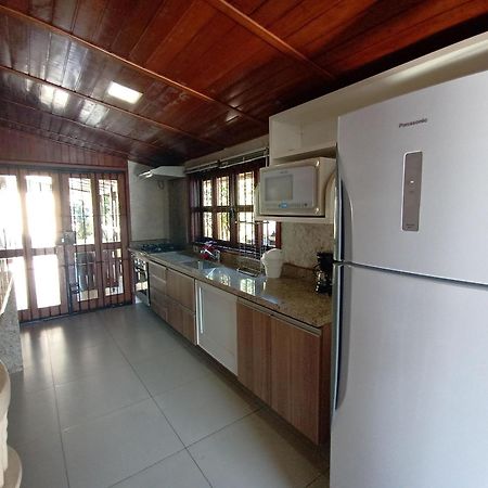 Moreira Casa Com Churrasqueira E Ar-Condicionado ウバトゥバ エクステリア 写真